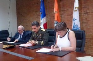 Comisión de Emergencias RD firma convenio con embajadora de Alemania en el país 