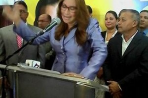 Gobernadora retira candidatura a la Alcaldía de Santiago; dice no tiene recursos 