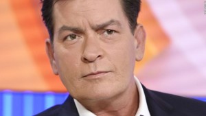 El asistente de Charlie Sheen relata su calvario con el VIH