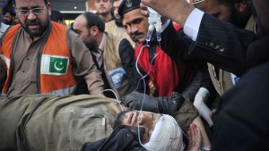 Bomba mata a 22, hiere a 45 en noroeste de Pakistán