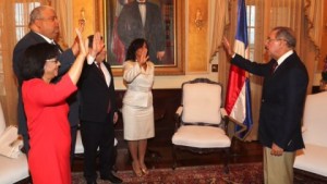 Presidente Medina juramenta nuevos funcionarios