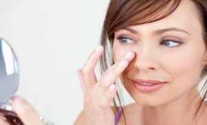 Para eliminar ojeras no hay nada mejor que recurrir a lo natural, toma nota. Cortesía: Getty Images