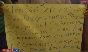 Policías pensionados protestan en demanda de pago