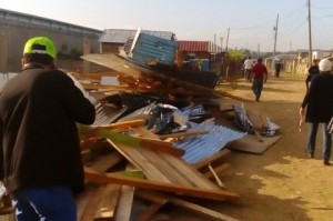 Se registra tiroteo en desalojo a 200 familias en Santiago