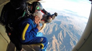 Cumplió 100 años y lo celebró en el cielo