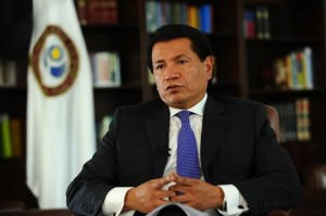 Renuncia defensor del Pueblo en Colombia por lío de acoso sexual 
