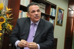 Ventura Camejo reitera necesidad de promulgar reglamento de Ley de Salarios para sector público