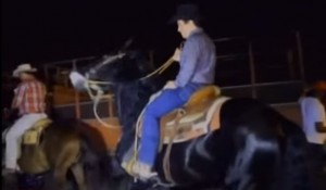 Cientos de jinetes participan en tradicional cabalgata en Cotuí