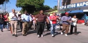 Maestros de San Juan protestan en rechazo al 10% de aumento salarial 