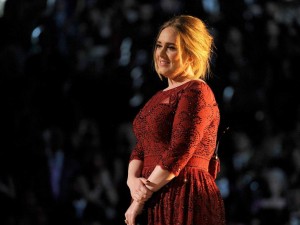 La voz de Adele en los Premios Grammy se vio afectada por problemas de sonido 