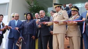 Corte de cinta del edificio de residencia para oficiales extranjeros