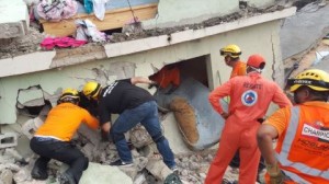 Rescatistas en Los Ríos