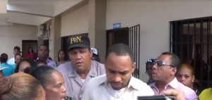 Aplazan revisión de coerción a pastor acusado de violar hijastra de 11 años