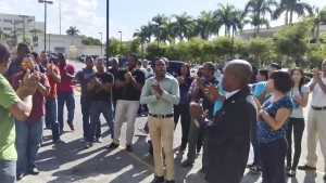Empleados UASD montan piquete frente a oficinas administrativas