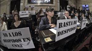 Presentadora argentina llora en directo por la ola de despidos que vive su cadena