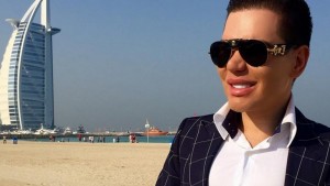 Hombre gastó USD 400 mil para parecerse al Ken, el novio de la muñeca Barbie 