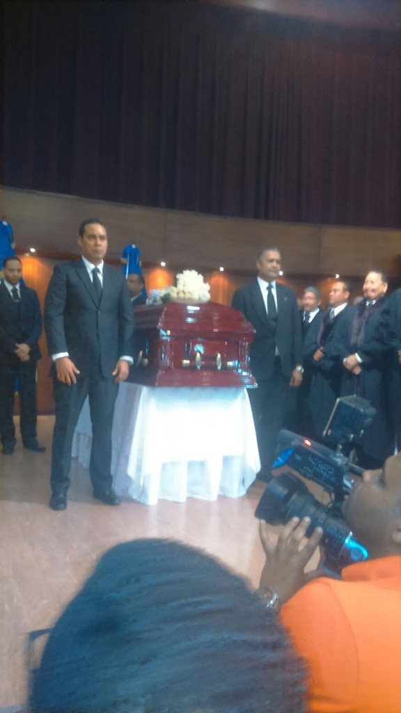 Exrectores hacen guardia de honor. UASD