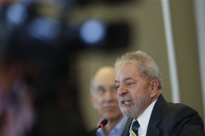 Lula arremete contra eventual juicio político a Dilma; lo califica de  estafa