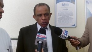 Abogado acusado de falsificar resolución deberá pagar RD$133,000 por brazalete electrónico 