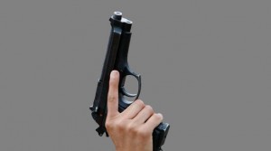 Hombre muere tras dispararse accidentalmente mientras se tomaba selfies con un arma 