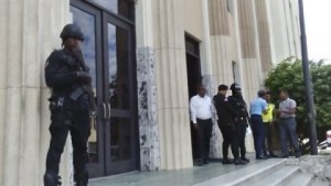 Fuerte seguridad en Fiscalía DN; el martes conocerán coerción a Naudin