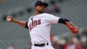 Ervin Santana descartado por dolores en la espalda