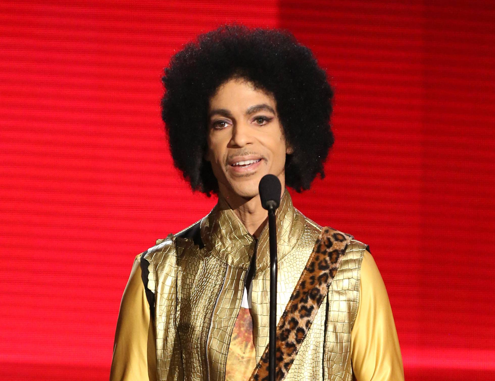 Subastan guitarra de Prince