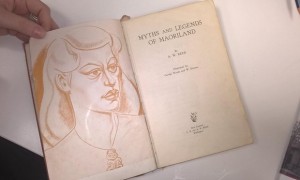 Anciana devuelve libro tras 67 años y recibe multa de 17.000 dólares