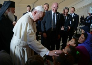 Papa Francisco toma refugiados musulmanes sirios a Italia