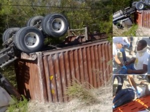 Patana se vuelca en autopista Guayacanes