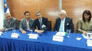 Falcondo entrega documentación legal a Energía y Minas para operar en RD