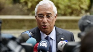 Gobierno portugués sigue 
