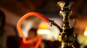 Muere joven de paro respiratorio tras fumar una hookah 