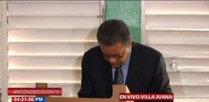 Leonel Fernández acude a ejercer el voto