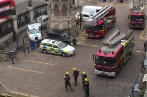 Evacúan a pasajeros de una estación de tren de Londres