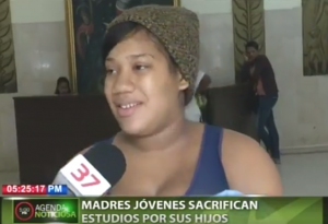 Madres jóvenes sacrifican estudios por sus hijos