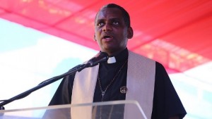 Sacerdote llama a JCE, presidente Medina, demás candidatos y PC a bajar el tono