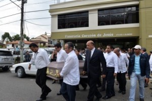 Sepultan hermano del ministro de Medio Ambiente  
