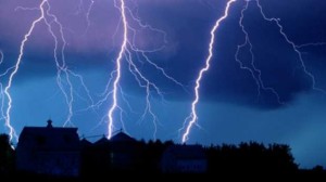 Bangladés: Tormenta eléctrica mata a más de 30 personas