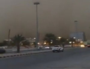 “Tsunami” de polvo arrasa una localidad saudí