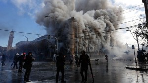 Chile: Un muerto en incidentes tras discurso de Bachelet