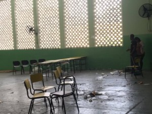 Entregan escuelas llenas de basura tras comicios