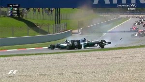 Hamilton y Rosberg  chocan entre sí en primera vuelta del Gran Premio España