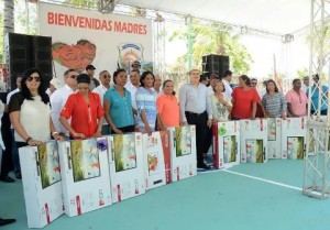 DNCD celebra Día de las Madres a mujeres de la institución 