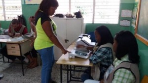 Inician votaciones luego de retrasos