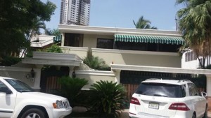 Cuatro individuos asaltan vivienda cerca de casa presidente Medina