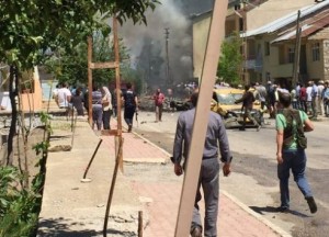 Explosión de coche bomba y un tiroteo sacuden una ciudad turca