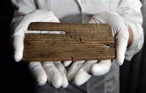 Hallan en Londres tablillas de casi 2.000 años de antigüedad 