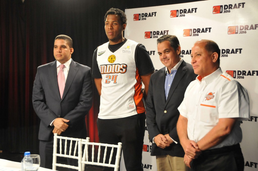 Jonathan Araujo primer pick draft de novatos LNB1