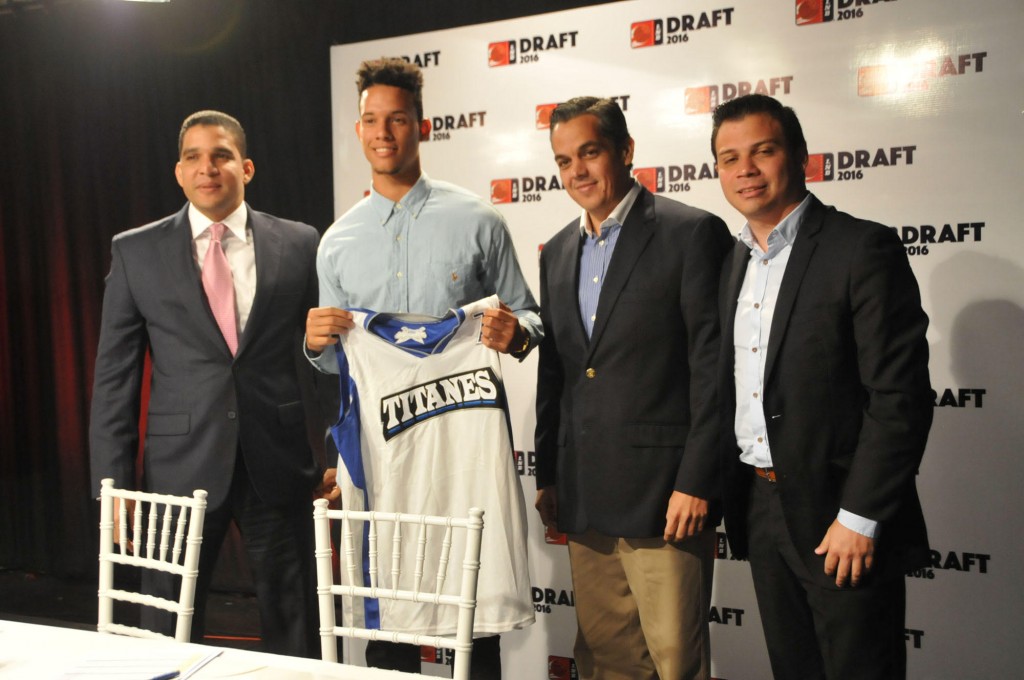 Jonathan Araujo primer pick draft de novatos LNB2